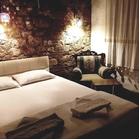 Konukevi Moda Ayvalı