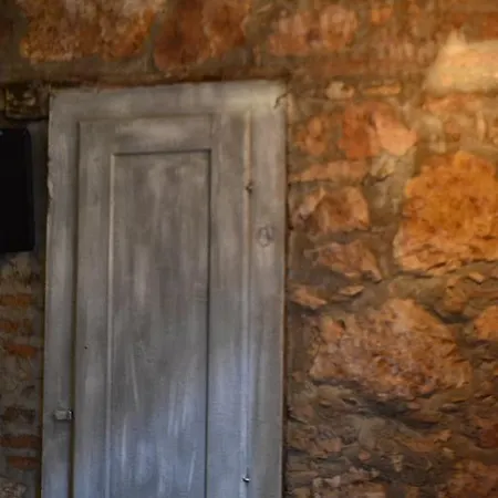 Konukevi Moda Ayvalı